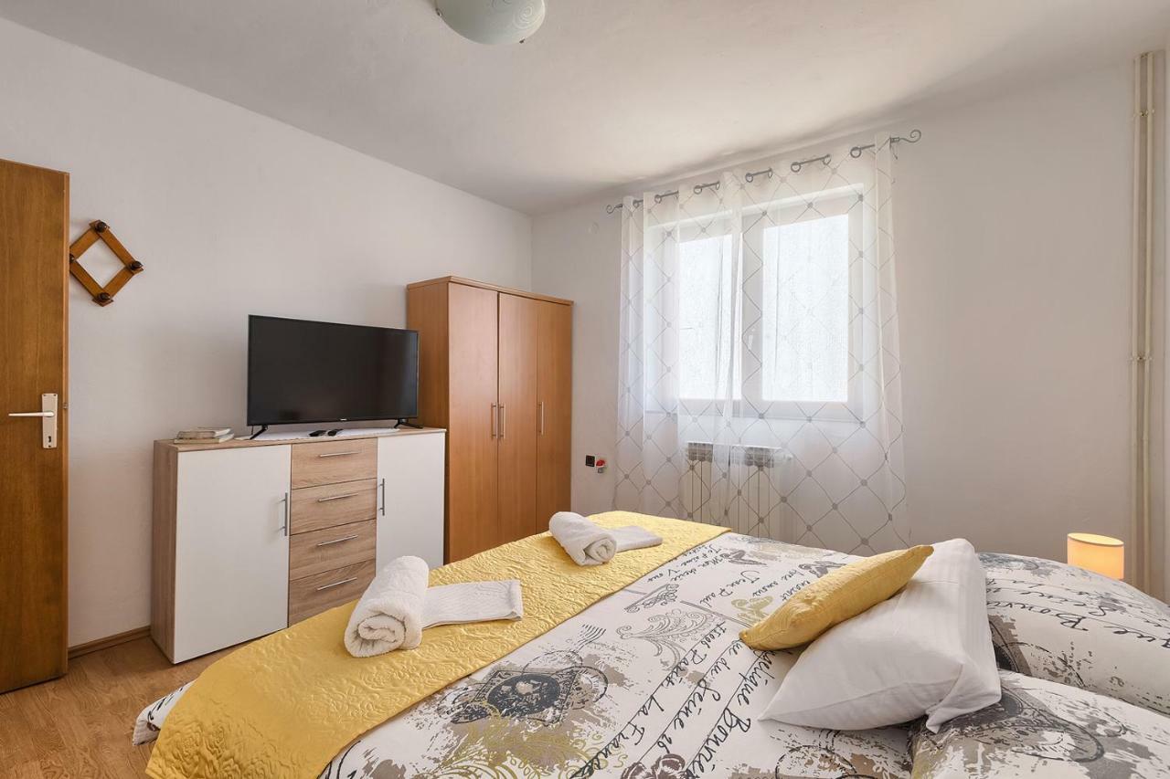 Apartman D&D, Dvorine 63 بنجول المظهر الخارجي الصورة