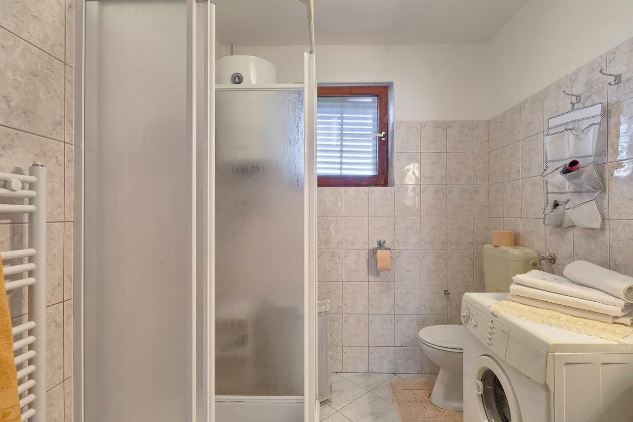 Apartman D&D, Dvorine 63 بنجول المظهر الخارجي الصورة